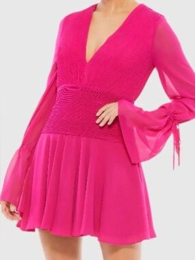 leena for Mac Duggal NWT
Hot Pink Bell Sleeve
Chiffon Mini Dress Size 10